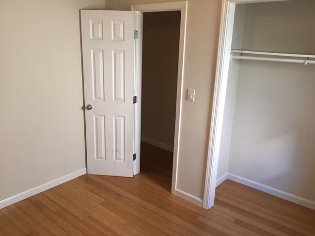 1 Bed 1 Bath Corner floor plan